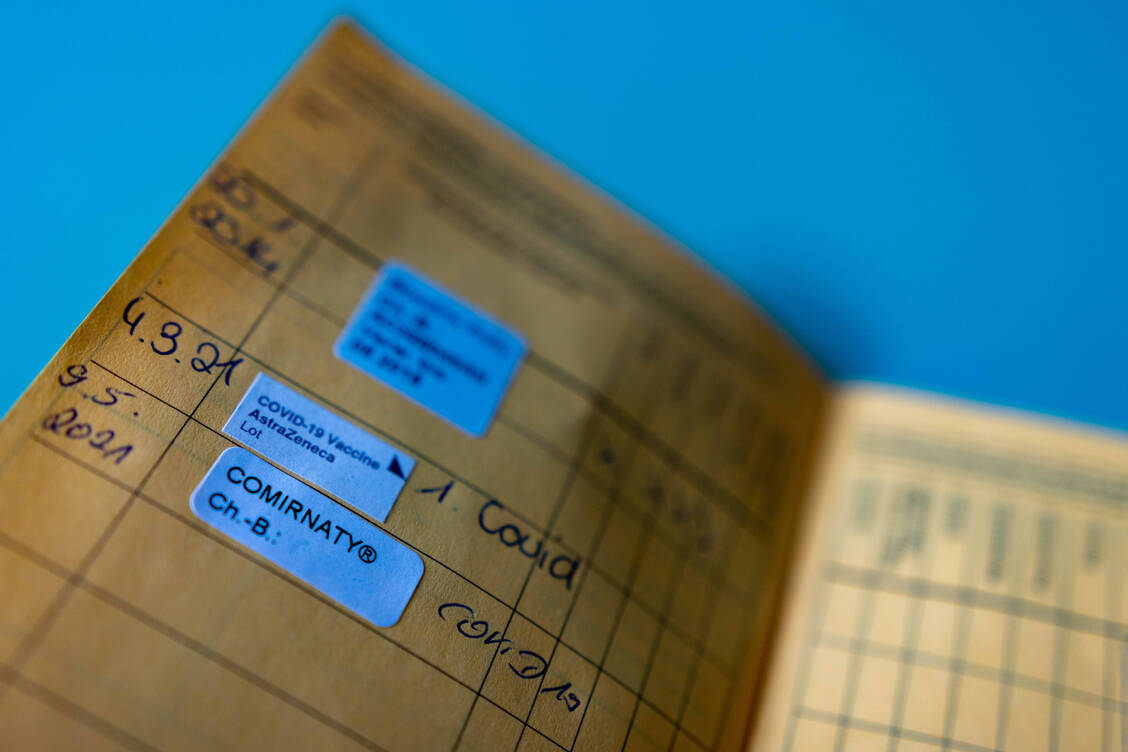 Aus Risiko-Nutzen-Abwägungen heraus wird Menschen unter 60 Jahren, die schon eine Astrazeneca-Impfung haben, eine Zweitimpfung mit einem mRNA-Impfstoff wie Biontech/Pfizer empfohlen. / Foto: imago images/Nicolaj Zownir
