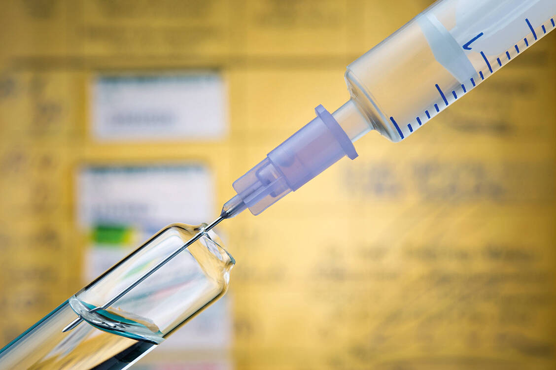 Wegen Impfstoff-Knappheit sollen in der bevorstehenden Grippesaison wie bisher vornehmlich Risikogruppen gegen Influenza geimpft werden.  / Foto: Fotolia/Thomas Madel