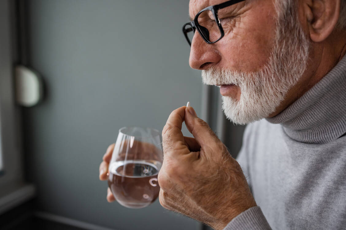 Ob magensaftresistent oder nicht – die Wirksamkeit der ASS-Tabletten unterscheiden sich nicht. / Foto: Getty Images/Riska