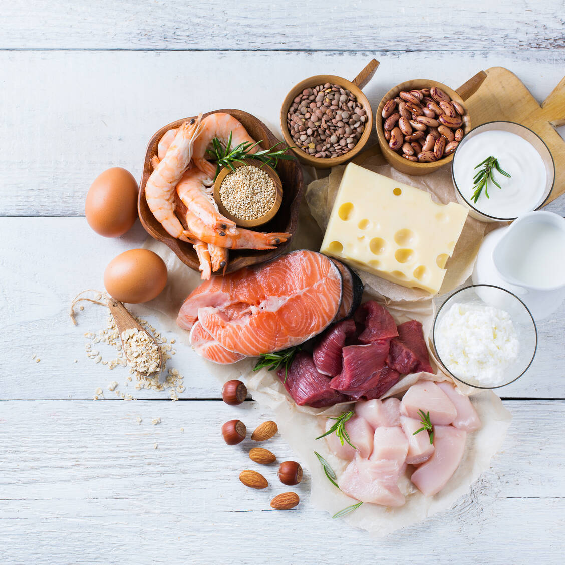 PKU-Patienten müssen sich eiweßarm ernähren. Fleisch, Fisch und Milchprodukte sind dann mitunter tabu. / Foto: Getty Images / Aamulya