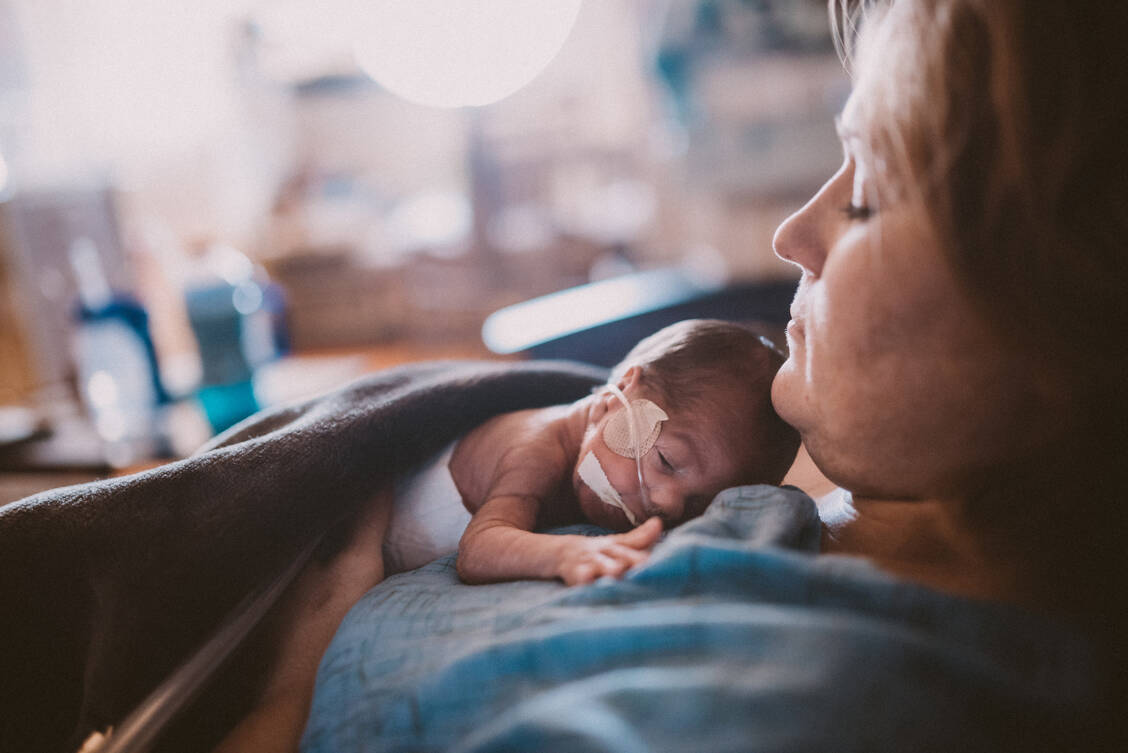 Frühchen haben einen schlechteren Nestschutz als Terminkinder. Die Hälfte der mütterlichen Antikörper werden erst im letzten Schwangerschaftsdrittel übertragen.  / Foto: Getty Images/Jill Lehmann Photography