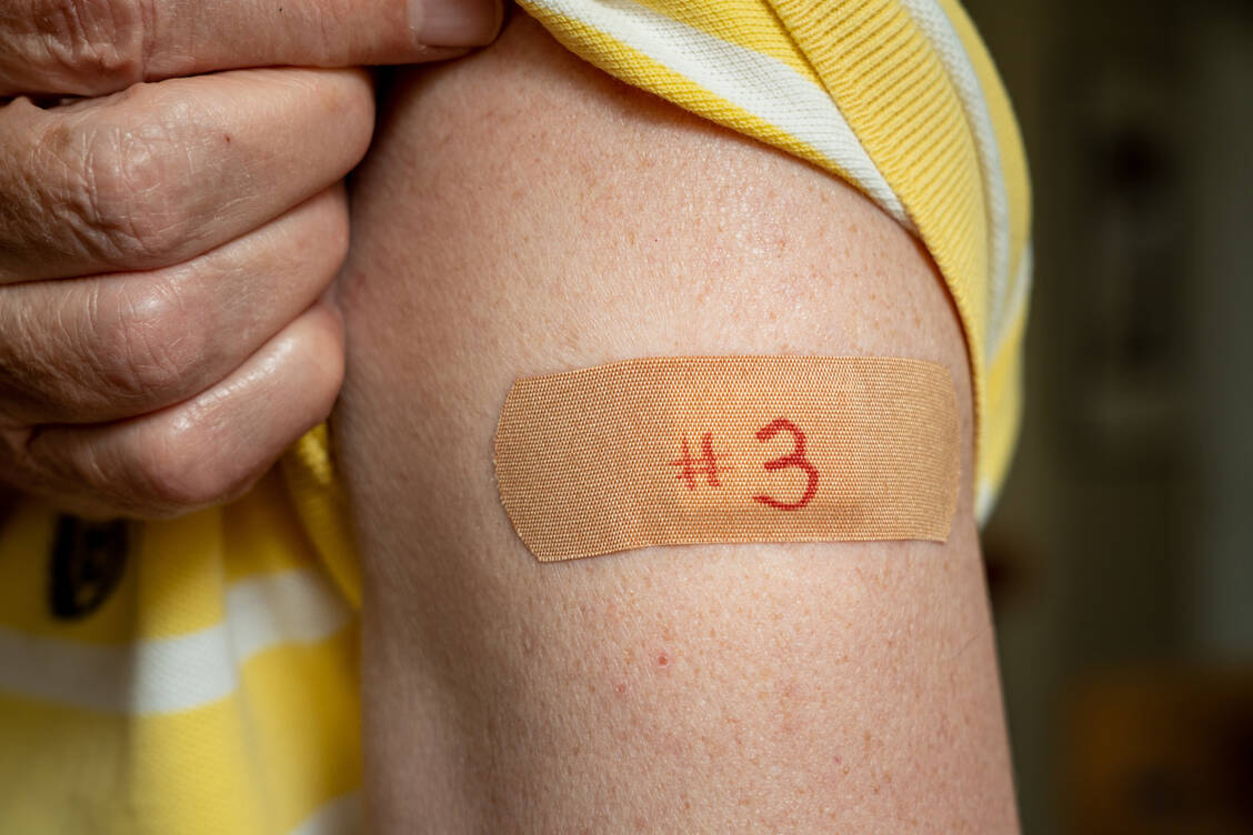 Drei Impfungen mit dem gleichen Ziel: Das Verhindern von schweren Verläufe,  Krankenhauseinweisungen, Folgeschäden und Tod. / Foto: Getty Images/Steven Heap