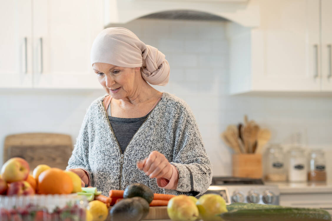 Frisch, vielseitig und immunstärkend: So sollte die Ernährung für Patienten mit Lungenkrebs sein.  / Foto: Getty Images/FatCamera