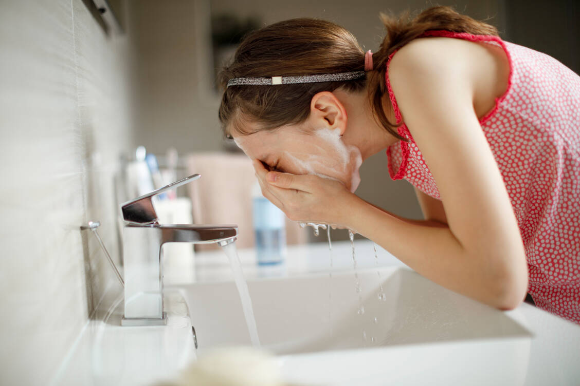 Zu aggressive Produkte können der Kinderhaut schaden. / Foto: Getty Images/damircudic