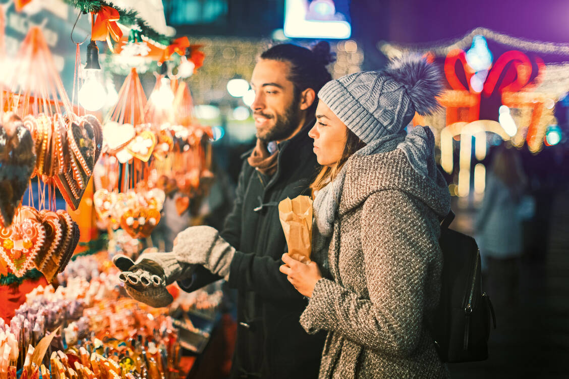 Fast alle Leckereien auf dem Weihnachtsmarkt sind für Menschen mit Glutenunverträglichkeit nicht geeignet. / Foto: iSTock/vgajic