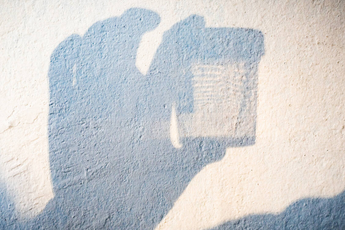 In vielen Medienberichten über Schadstoffe geht eine wichtige Information unter: die Dosis. Und häufig ist die gefundene Menge völlig unbedenklich – wie bei den festgestellten Weichmachern in Urinproben von Kindern, über die im April berichtet wurde. / © Getty Images/Aitor Diago