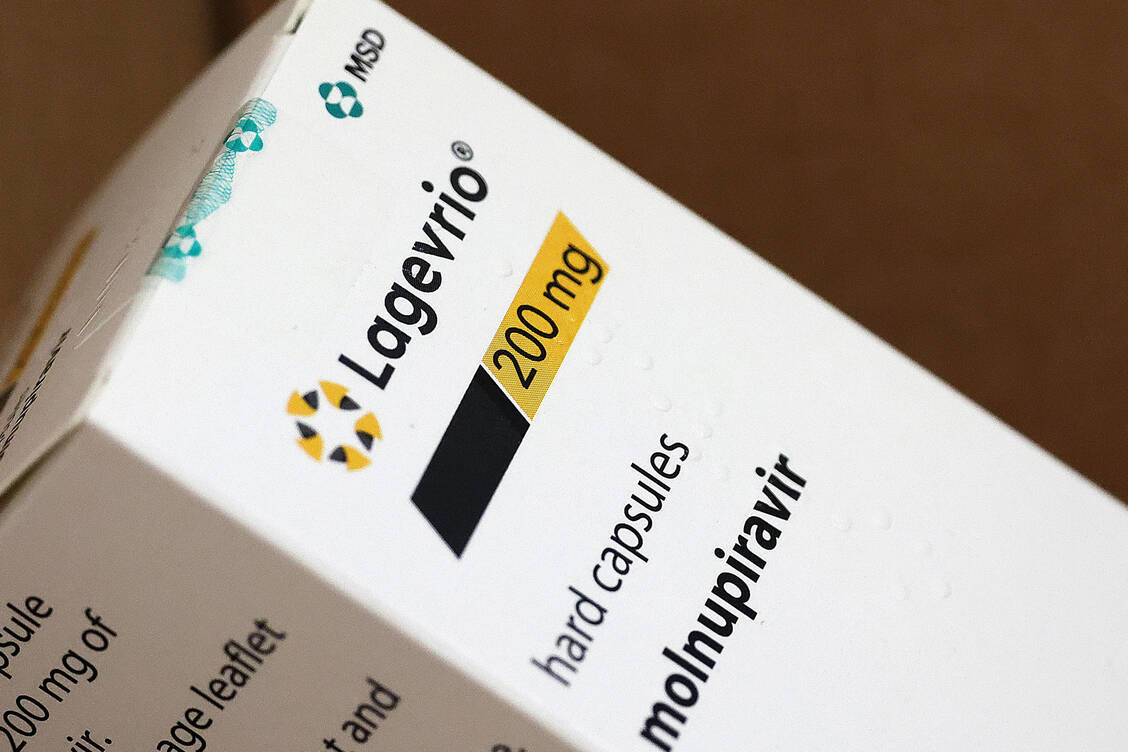 Erst nach Verordnung des Arztes darf die Apotheke Lagevrio® beim Großhandel bestellen. / Foto: PZ/Alois Müller