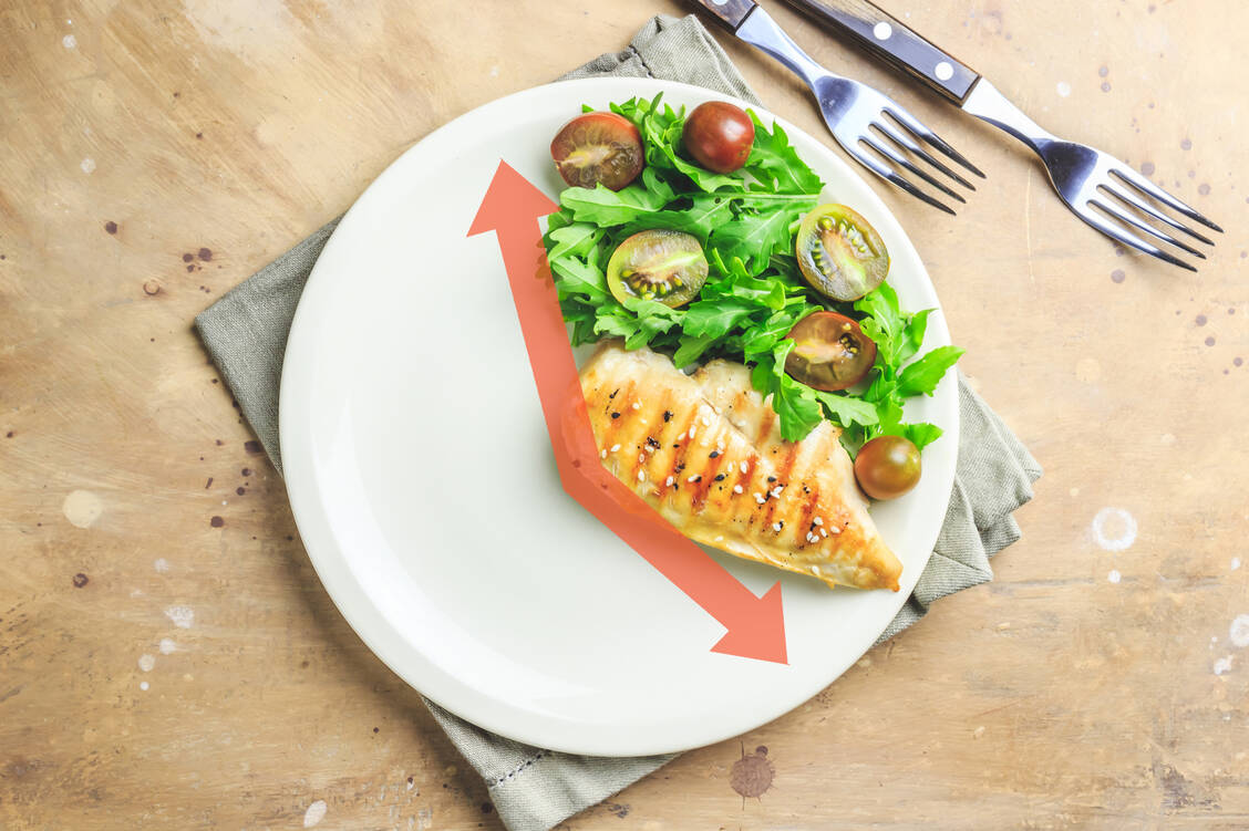 Essen nach der Uhr: Durch die Ess-Pausen wird eine Art natürliches Zell-Recycling angeregt, bei dem der Organismus an seine Fettreserven geht. / Foto: Adobe Stock/juliamikhaylova