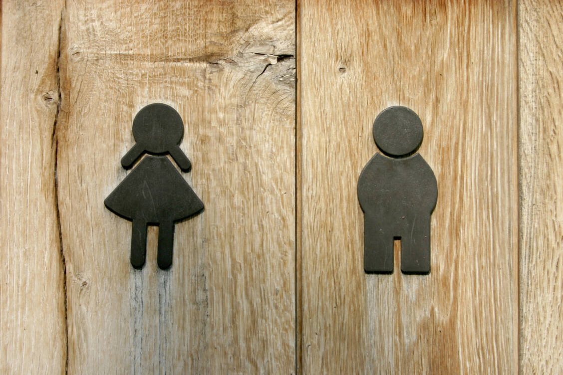 A normal stool frequency is between one and three times a day to once every two days, at least for children and adults. / Foto: Adobe Stock/Martina Berg