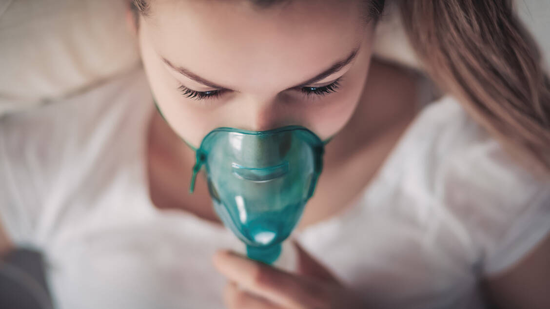 Die überwiegende Zahl der Patienten, die ein Inhalationssystem verwenden, machen mindestens einen Fehler bei der Anwendung. / Foto: Getty Images/Branimir Nedeljkovic