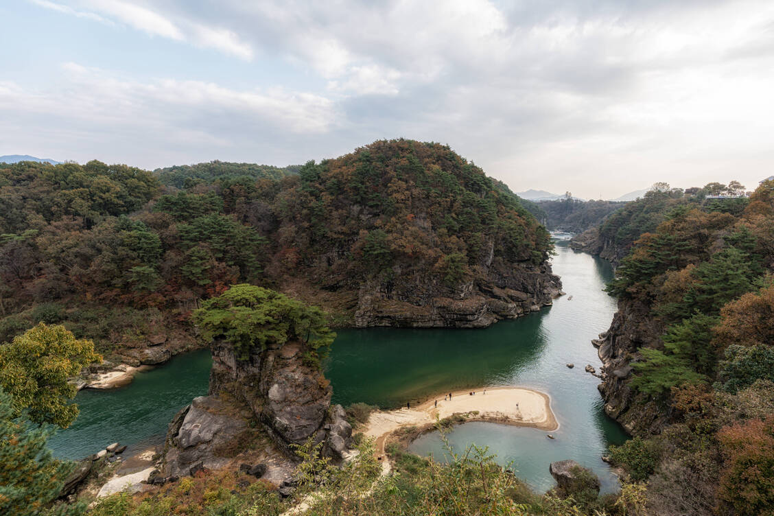 Benannt sind die Hantaviren nach dem Fluss Hantan in Südkorea. / © Imago Images/Zoonar