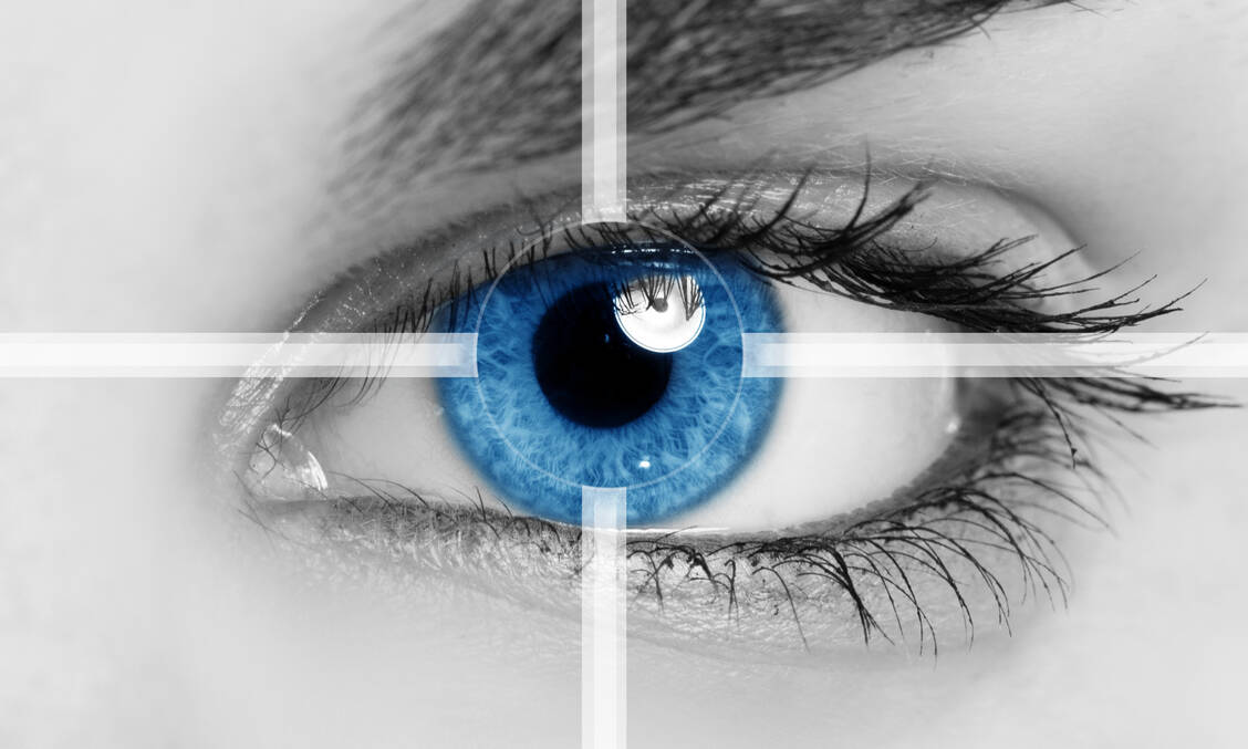 Auge im Fadenkreuz: Die Lasertechnologie korrigiert Sehfehler im Handumdrehen.   / Foto: Adobe Stock/Minerva Studio