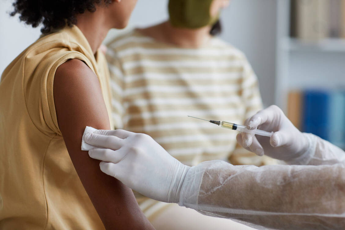 Die STIKO nennt rund ein Dutzend Krankheitsbilder bei Kindern, die mit anzunehmendem erhöhtem Risiko für einen schweren Covid-19-Verlauf einhergingen und bei denen eine Covid-19-Impfung anzuraten ist. / Foto: Adobe Stock/Seventyfour