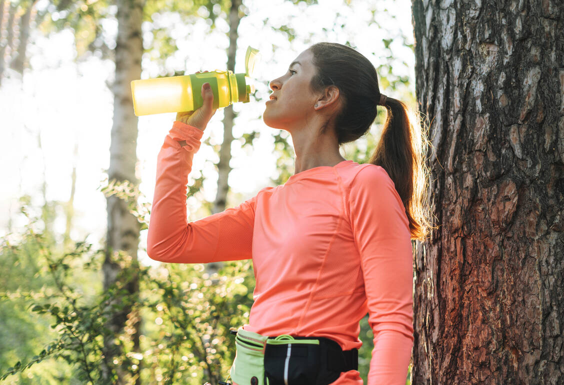 Wichtig ist, viel trinken und auf den Körper hören. / © Getty Images/Galina Zhigalova