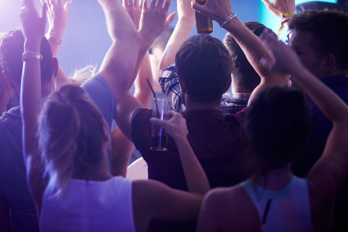 Arzneimittel wie Tilidin haben in der Partyszene Einzug gehalten. / Foto: Adobe Stock/Monkey Business