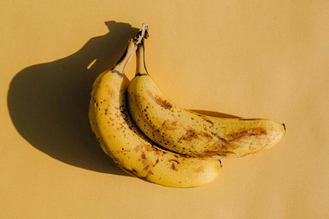 Je reifer die Banane, desto mehr Alkohol ist enthalten.  / © Getty Images/Stefania Pelfini la Waziya