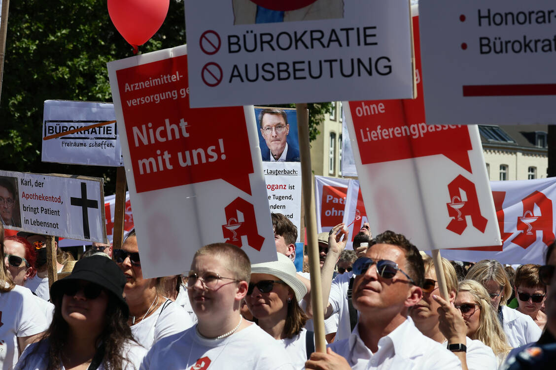 Tausende wehrten sich gegen eine Politik, die Apotheken immer weiter schwächt. / Foto: AVNR/Alois Müller