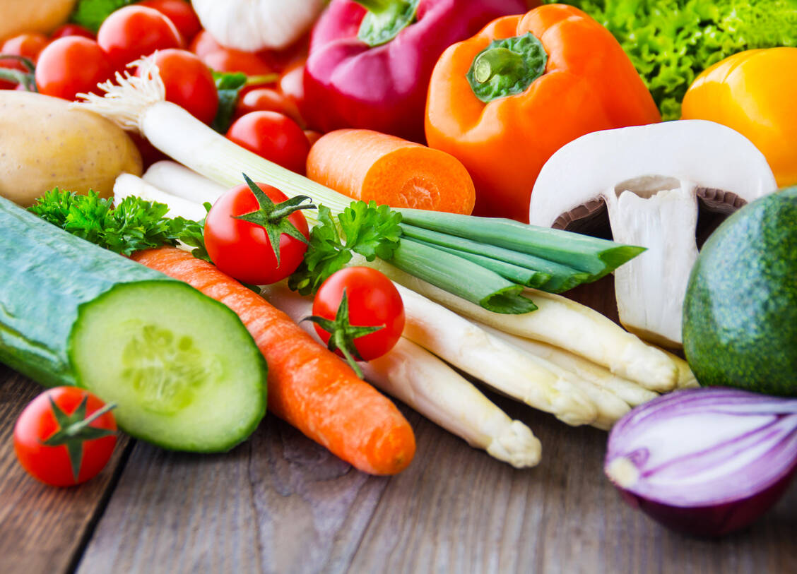 Viel Gemüse, wenig Süßes, wenig Fett: So lautet die Ernährungs-Zauberformel zum Abnehmen. / Foto: Adobe Stock/PhotoSG