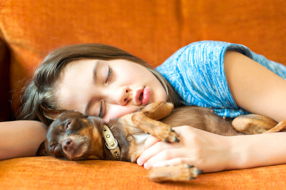 Der Begriff der Frühjahrsmüdigkeit ist hierzulande fest etabliert. Doch gibt es sie überhaupt? / © Getty Images/AnnaElizabethPhotography