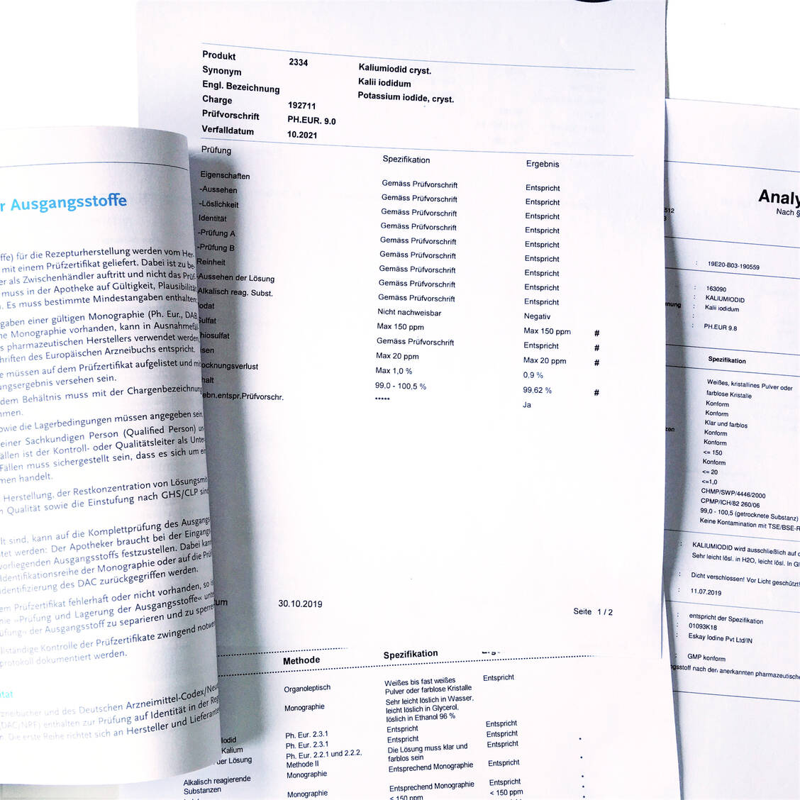 Das Analysenzertifikat muss auf Validität geprüft werden. Bei Wirkstoffen sollte der Hinweis auf die GMP-konforme Herstellung enthalten sein. / Foto: DAC/NRF