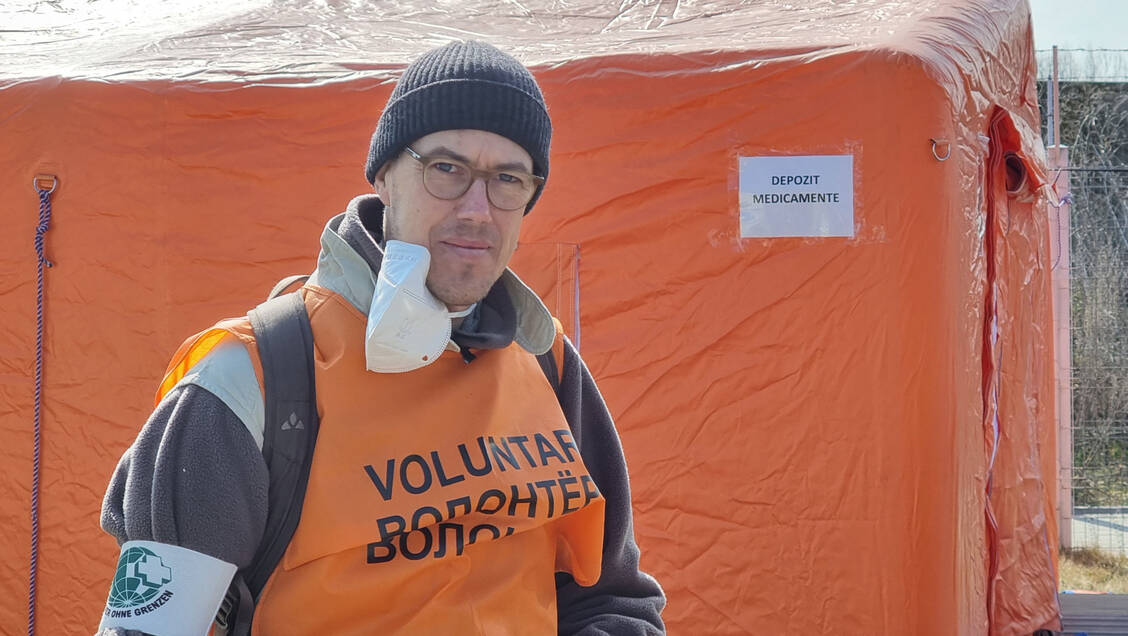 Apotheker Jochen Wenzel koordiniert ehrenamtlich das Ukraine-Team von AoG und hat sich an mehreren Grenzorten in Polen, Rumänien und an der Grenze zu Moldawien unterwegs. / Foto: Apotheker ohne Grenzen