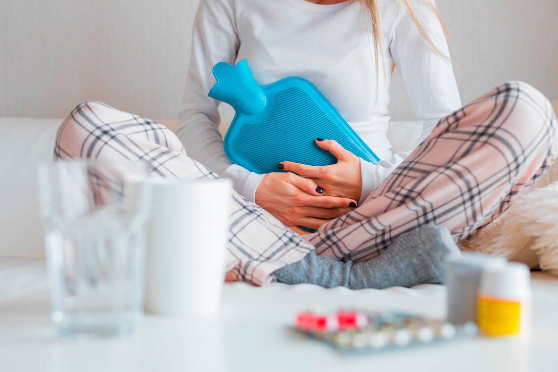 Blasenentzündungen sind extrem schmerzhaft und beeinträchtigen den ganzen Menschen. Betroffen sind meistens Frauen. / Foto: Adobe-Stock/Kaspars Grinvalds