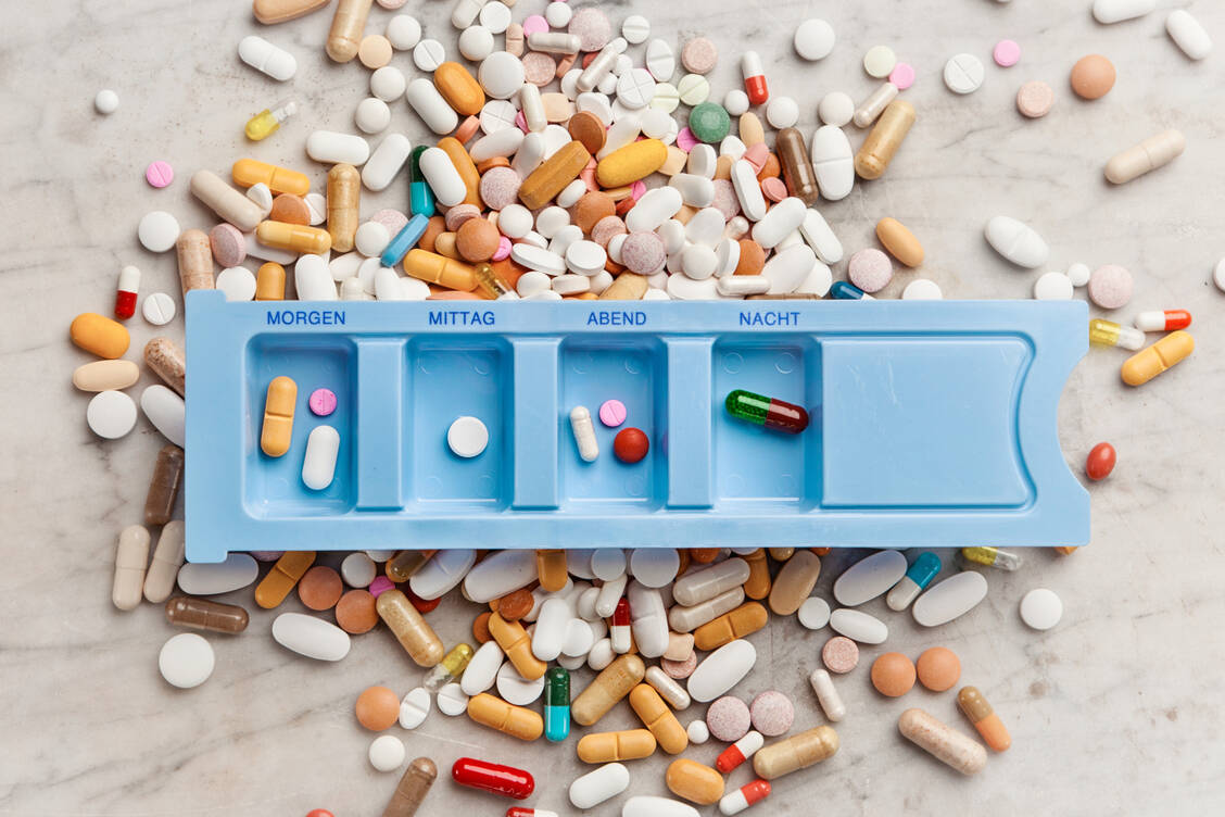 Einige Medikamente können hohe Blutdruckwerte verursachen oder verschlimmern. Ein Check lohnt sich. / Foto: Adobe Stock/steinerpicture