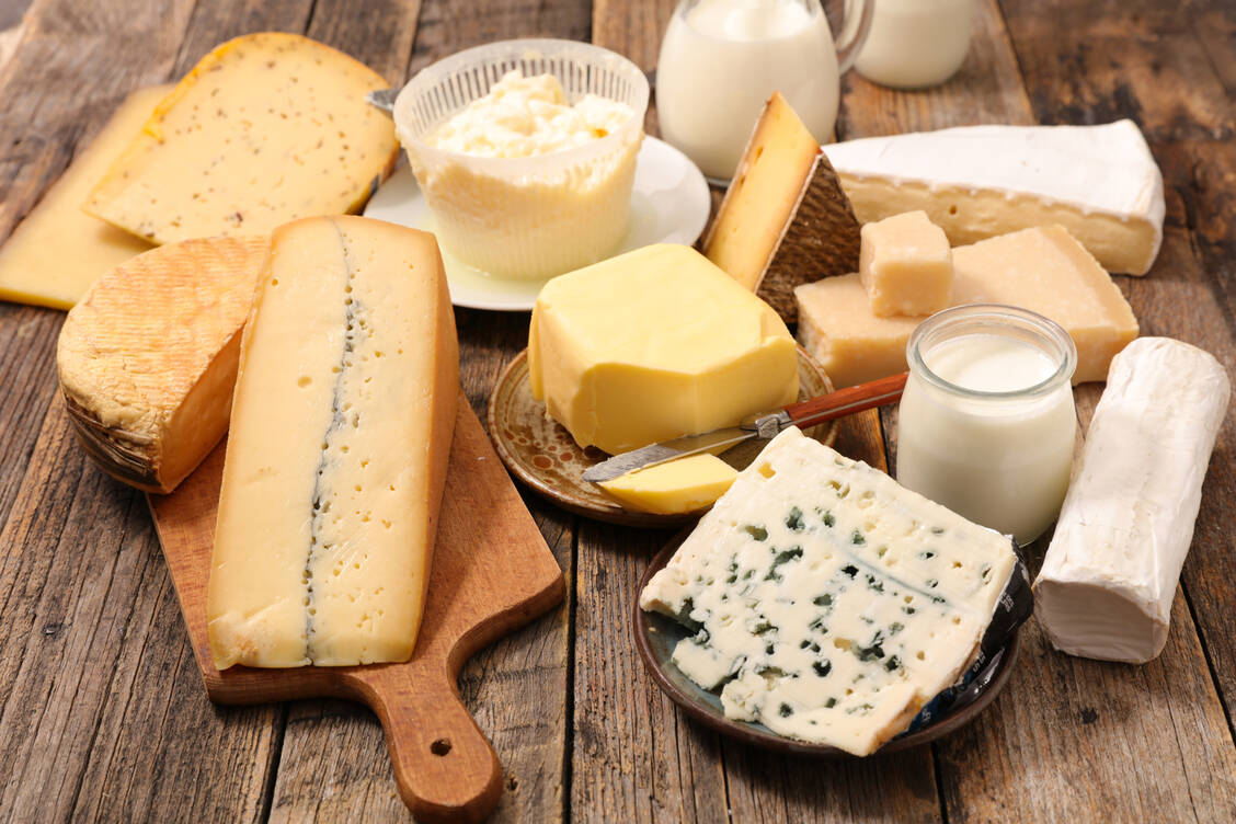 Weiche junge Käse werden meist gut vertragen, ältere Hartkäse können jedoch Beschwerden hervorrufen. / Foto: Adobe Stock/M.studio