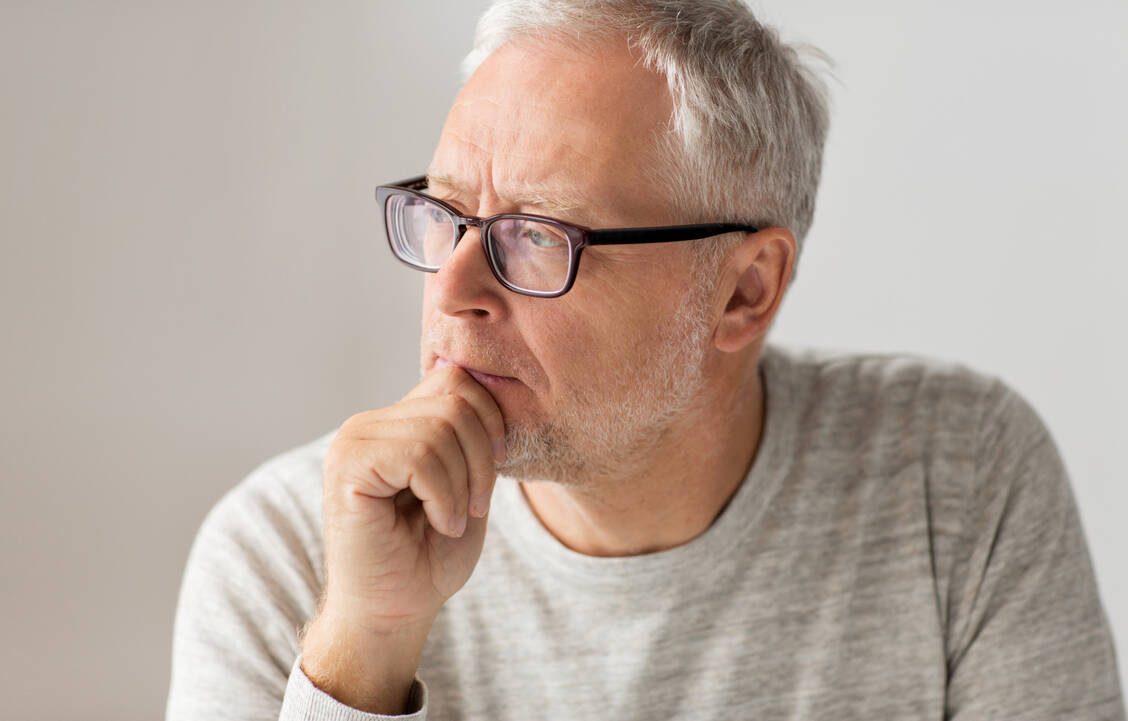 Wird das Denkvermögen des Menschen zunehmend unwichtig gegenüber Künstlichen Intelligenzen? Wohl nur, wenn Menschen sich zu stark auf KI verlassen und nicht mehr selbst überlegen. / Foto: Adobe Stock/Syda Productions