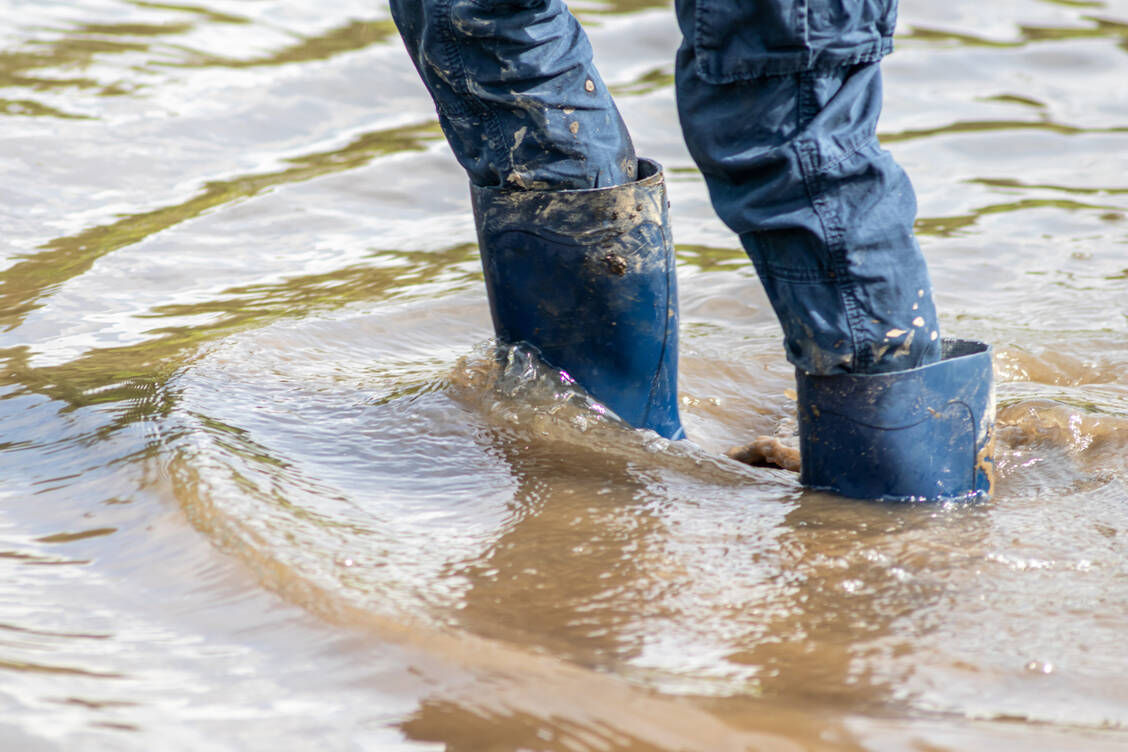 Hochwasser hat Schäden an einigen saarländischen Apotheken verursacht. / Foto: Getty Images/Feldhaar Christian/EyeEm