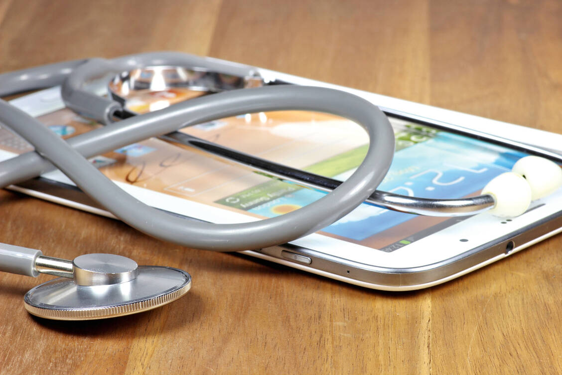 MS goes digital: Bereits heute ist es möglich, mit digitalen Hilfsmitteln eine bessere Verlaufskontrolle einer Multiplen Sklerose zu erzielen. / Foto: Fotolia/Björn Wylezich