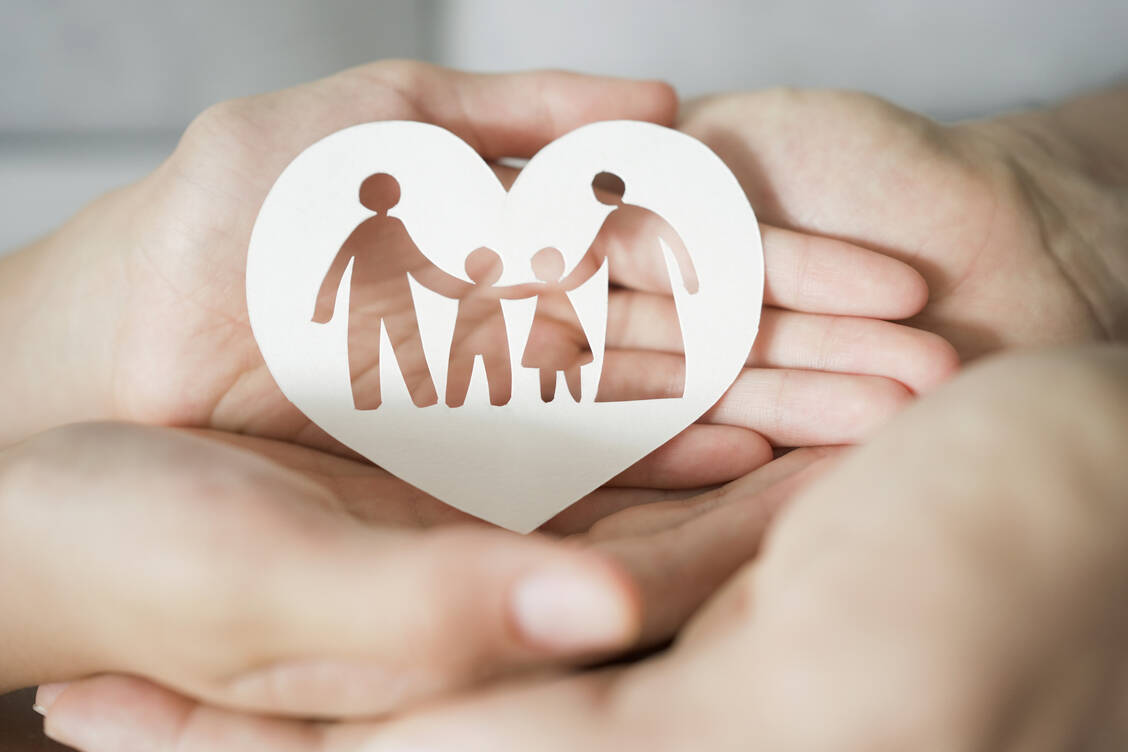 Ein bisschen mehr Gewissheit: Mit einem Online-Rechner können Paare, die sich ein Baby wünschen, ihre Erfolgsaussichten vor oder während einer Kinderwunschbehandlung berechnen lassen.  / © Getty Images/SewcreamStudio