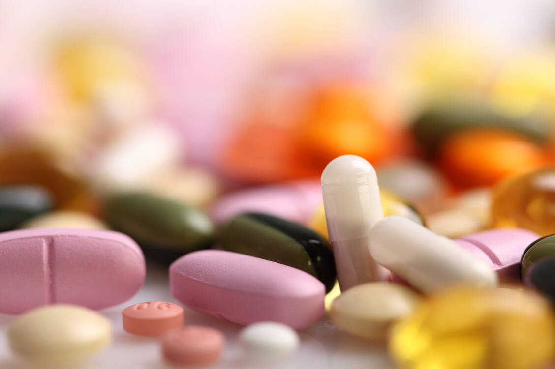 Bei der Aufklärung über Risiken und Nebenwirkungen spielen Wortwahl und Betonung eine entscheidende Rolle. Negative, unbewusste Äußerungen können die Patienten verunsichern und den Therapieerfolg gefährden. / Foto: AdobeStock/Sven Bähren