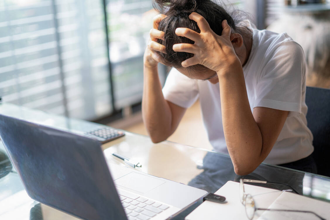 Long Covid zeigt sich in unspezifischen Beschwerden wie Herzproblemen, Luftnot, Angststörungen oder Konzentrationsproblemen. / Foto: Getty Images/boonchai wedmakawand