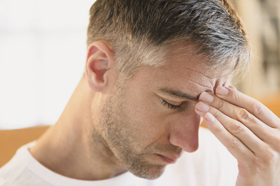 Sometimes customers report that a common painkiller for headaches does not have any effect in their case. The individual response does, in fact, vary. / Foto: Getty Images/
Caiaimage/Sam Edwards