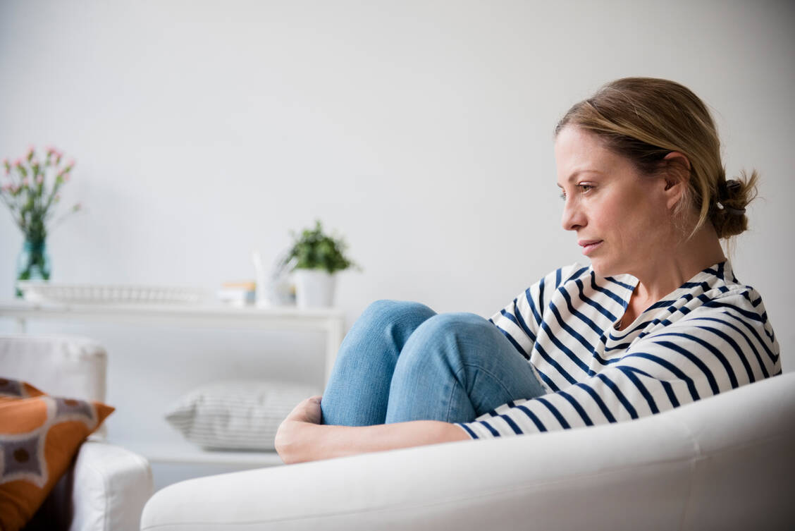 Depressionen können eine Begleiterkrankung bei Rheuma sein. / Foto: Getty Images/JGI/Jamie Grill/Blend Images LLC