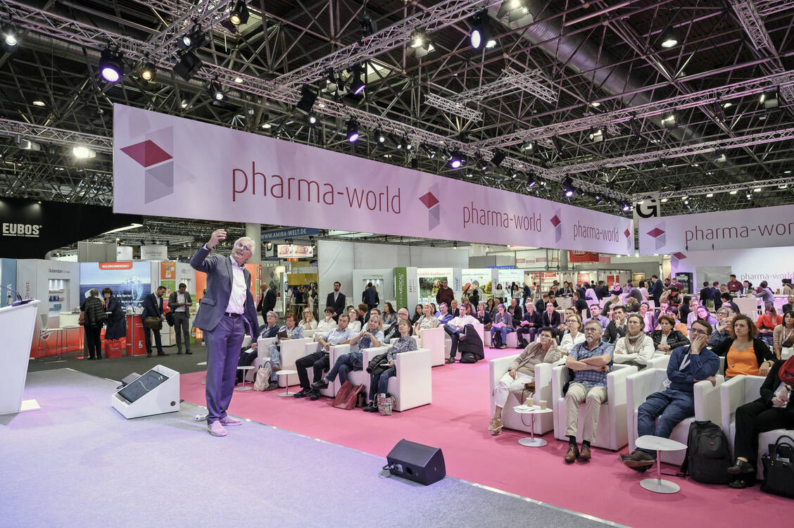 Die Pharma-World, die im Zeichen der Fortbildung steht, ist jedes Jahr gut besucht. / © Oliver Wachenfeld für ZWEILUX