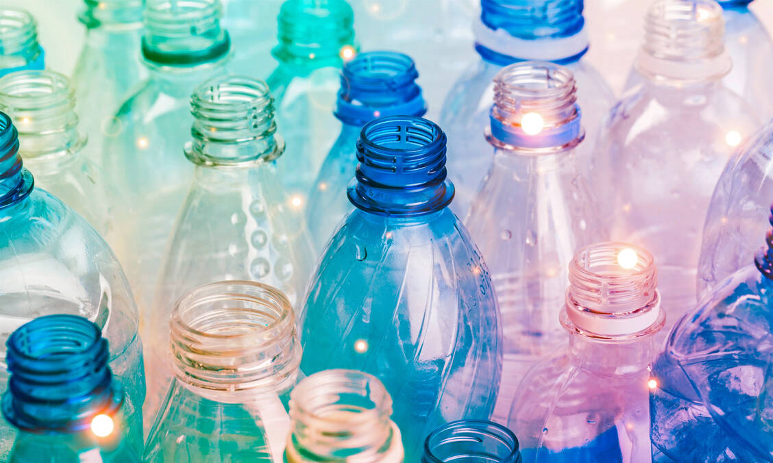 Wer sich auf eine Koloskopie vorbereitet, muss in jedem Fall viel trinken. Je nach Abführpräparat sind es zwei bis vier Liter. / Foto: Adobe Stock/BillionPhotos.com