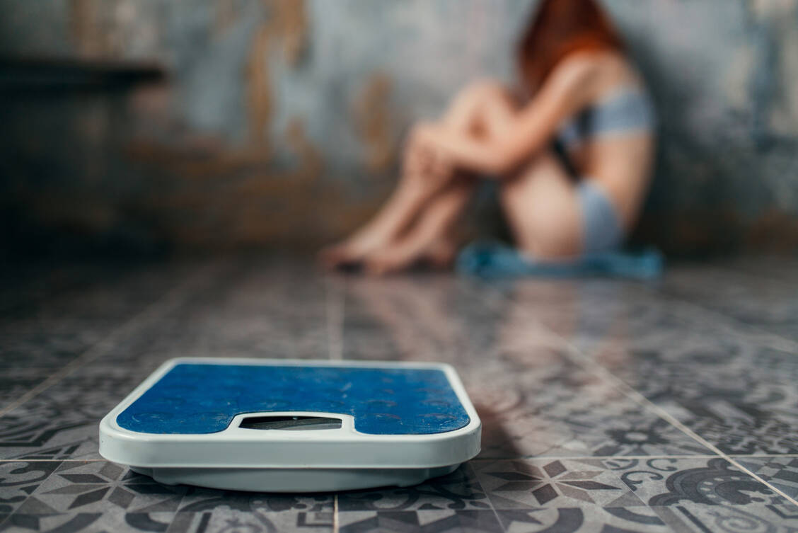 Eine Essstörung ist immer um eine ernste psychische Erkrankung, die fachgerecht behandelt werden muss, um körperliche und psychische Folgeerkrankungen zu vermeiden. / Foto: Adobe Stock/Nomad_Soul