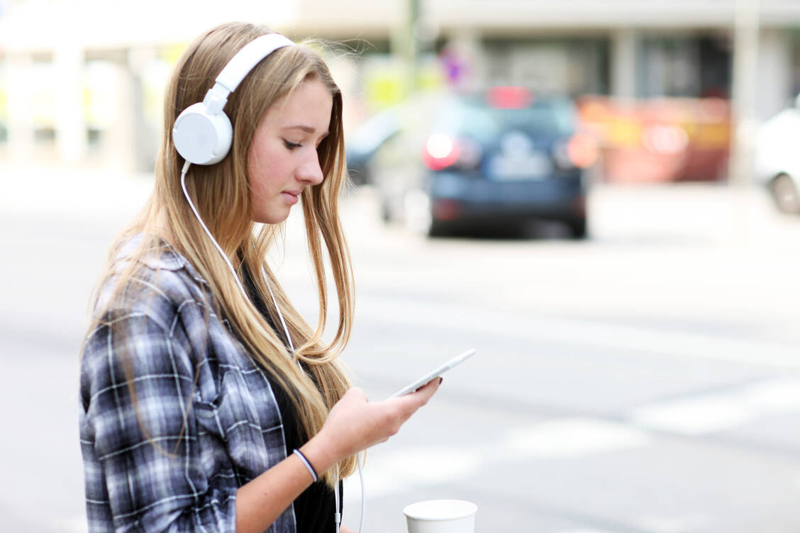 Young people with type 1 diabetes have a harder time than healthy teenagers. / Foto: Adobe Stock/Peter Atkins