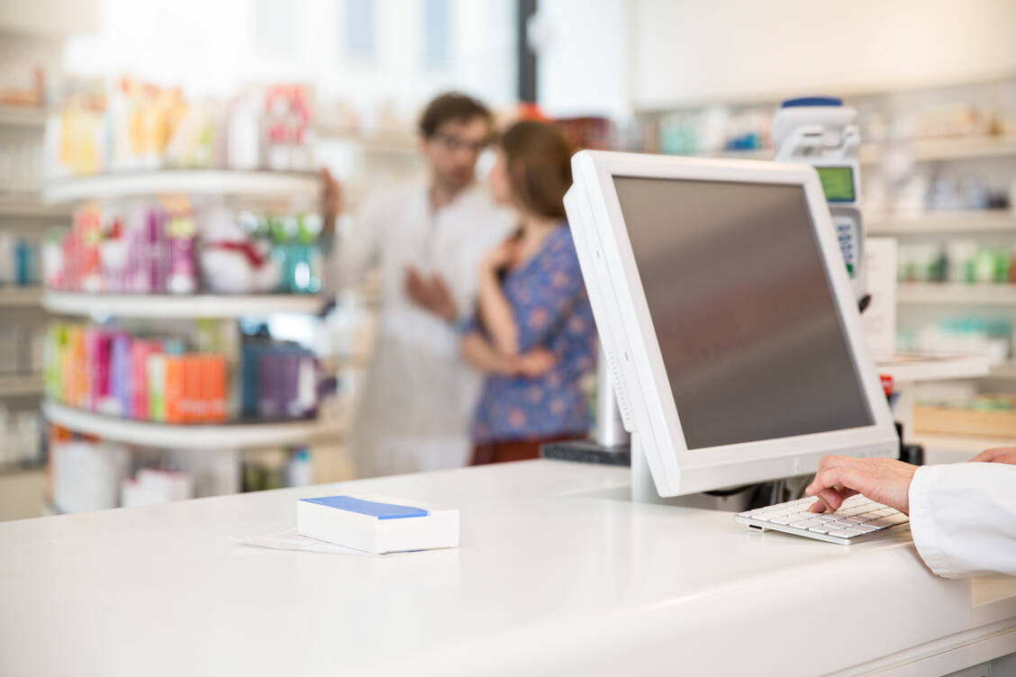Die Gebrauchsanweisung erhalten Patienten nun nicht mehr beim Arzt, sondern in Form der Packungsbeilage des Arzneimittels in der Apotheke / Foto: Getty Images/Westend61