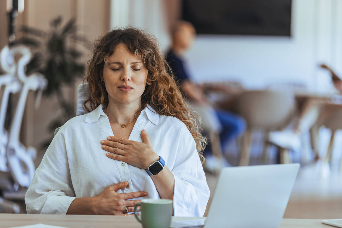 Bauchgefühl und Intuition haben nichts mit Magie, Esoterik oder gar göttlicher Eingebung zu tun. / © Adobe Stock/Dragana Gordic