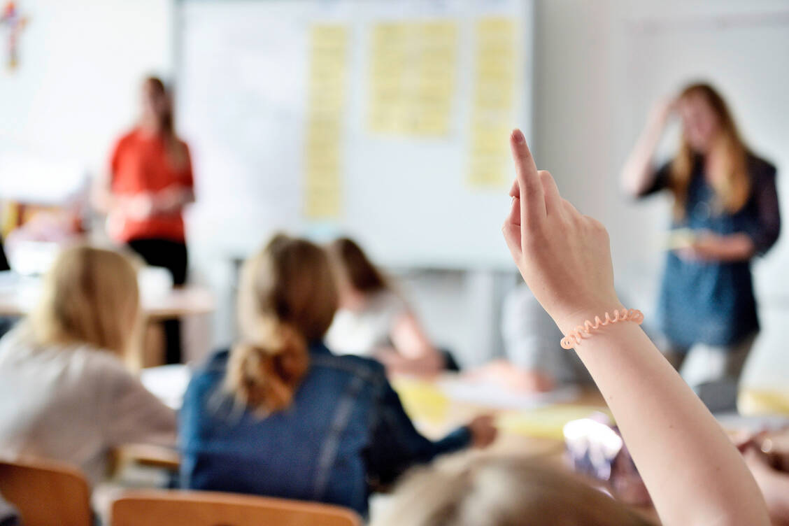Es geht wieder los: Das neue PTA-Jahr für Auszubildende hat an den Schulen begonnen. Wie sieht es mit der geplanten Abschaffung des Schulgeldes aus?   / Foto: Adobe Stock/Gerhard Seybert