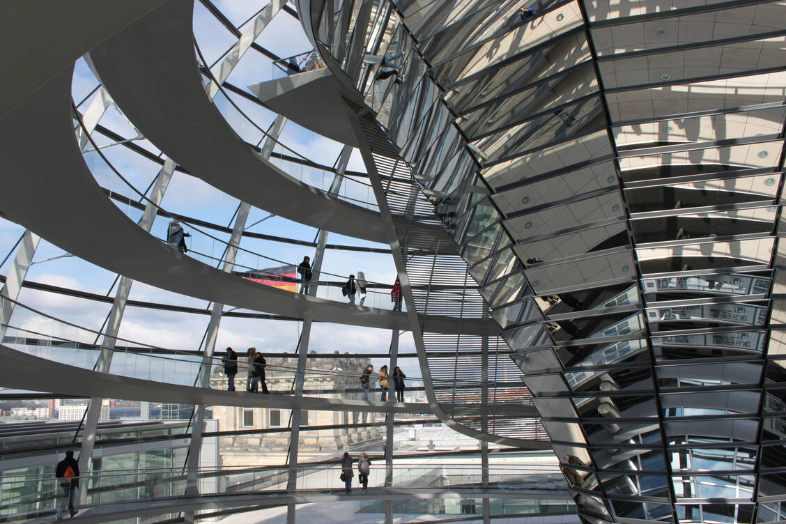 Am Adexa-JuMi-Tag steht eine Hausführung durch den Bundestag auf dem Programm. / Foto: Shotshop/DrClhouse