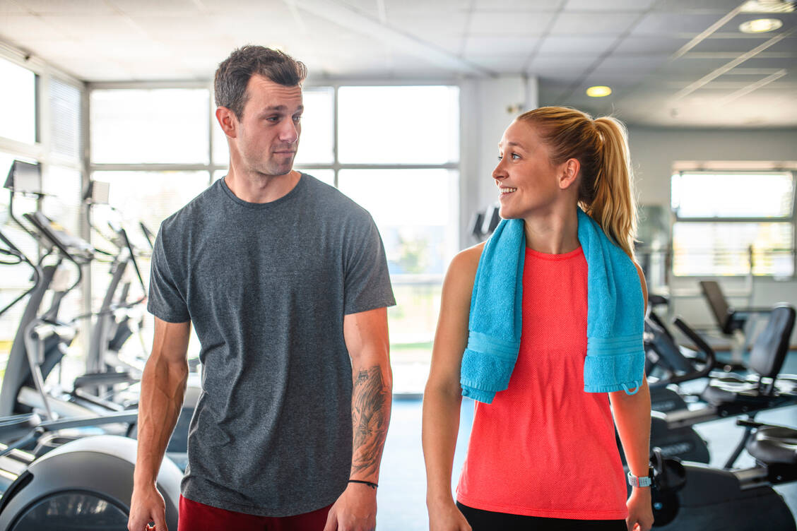 Eine Studie im Fachjournal »Nature Cardiovascular Research« zeigt: Frauen stärken ihr Herz mit weniger Sport deutlich stärker als Männer. / © Getty Images/AzmanL