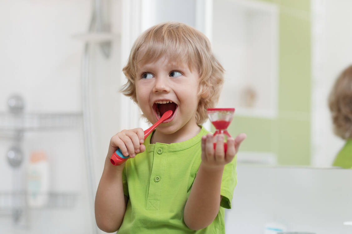 Using fluoride is the most important measure to combat caries. / Foto: Adobe Stock/Oksana Kuzmina