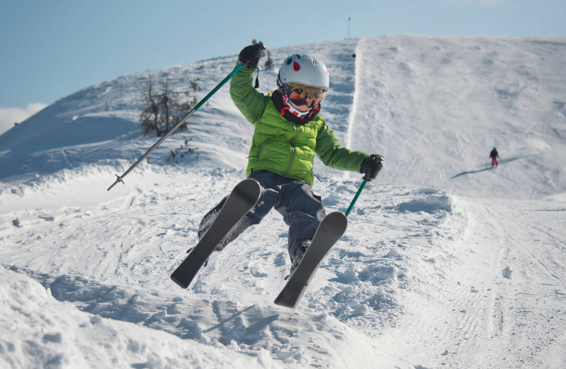 Zurück auf die Piste: Das gilt erst, wenn alle Symptome vollständig abgeklungen sind. / Foto: Getty Images / Paul Biris