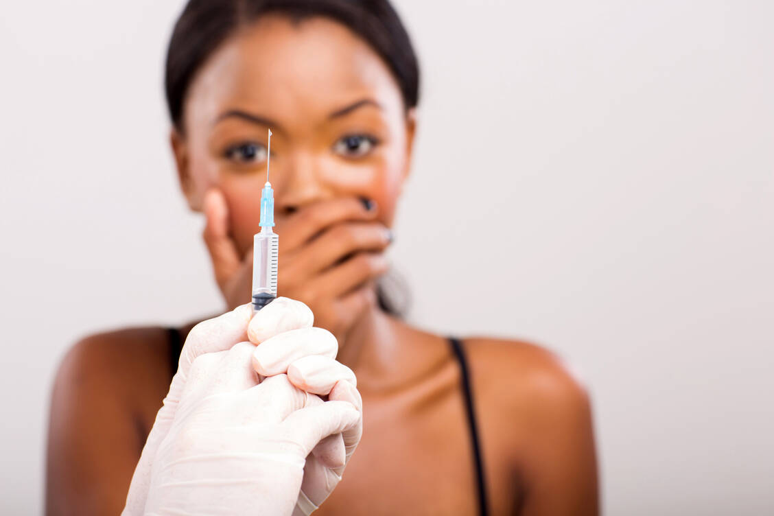 Spritzen-Phobie ist eine Erkrankung, die weitreichende negative Konsequenzen haben kann, wenn Betroffene aus Angst und Scham nicht mehr zum Arzt gehen. / Foto: Getty Images/michaeljung