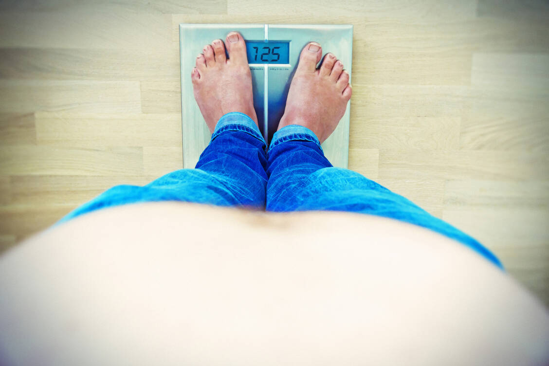 Sobald Prädiabetes festgestellt worden ist, sollten die Risikofaktoren Übergewicht, ungesunde Ernährung und Bewegungsmangel gezielt angegangen werden. / Foto: Adobe Stock/Jürgen Fälchle