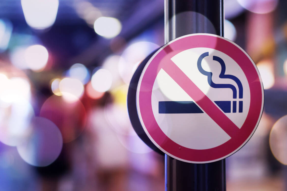 Endlich Nichtraucher: Nikotinersatzprodukte können Raucher beim Ausstieg unterstützen. / Foto: Adobe Stock/pisit38